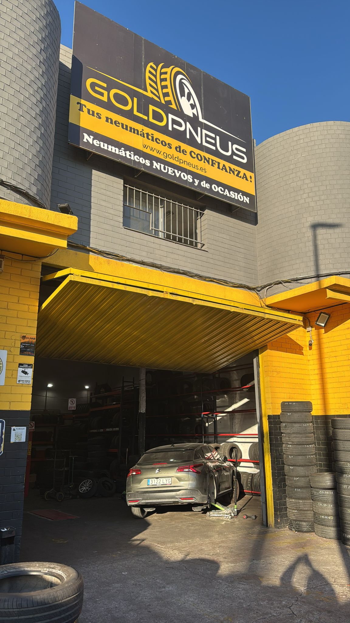 Trabajo de montaje de neumáticos